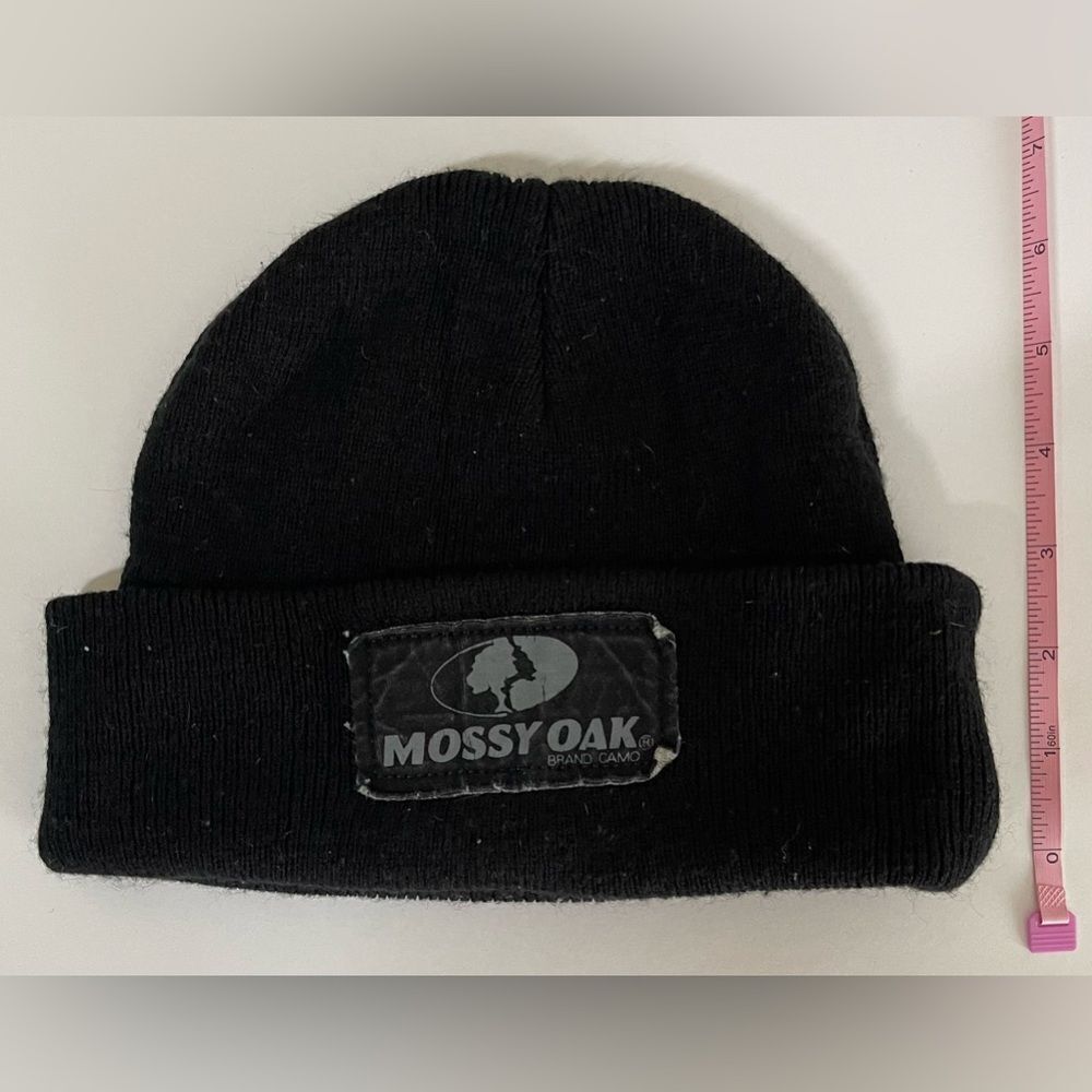Black Mossy Oak beanie.